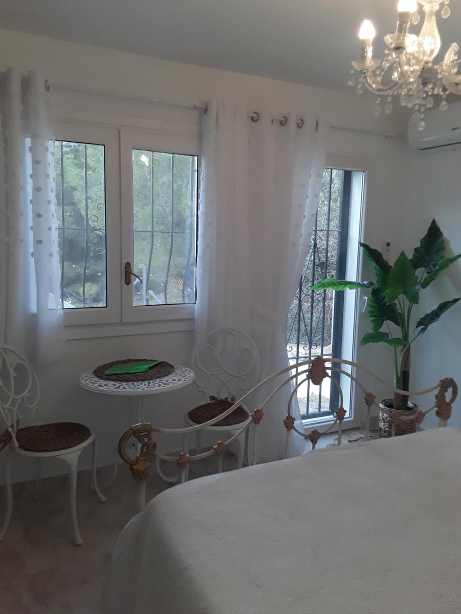 Calistros Minimum One Night Apartment